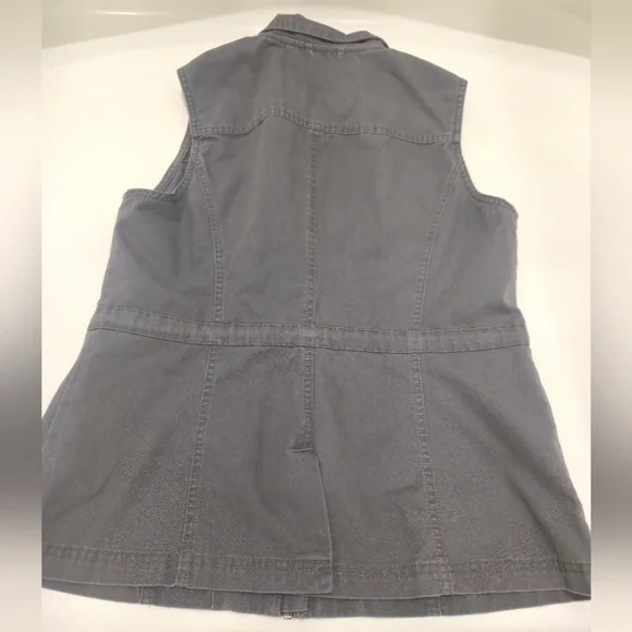 Sleeveless Zip-Up Vest - Picture 10 of 11